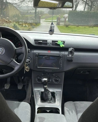 Volkswagen Passat cena 13000 przebieg: 320000, rok produkcji 2005 z Nowy Targ małe 137
